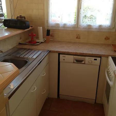 Cozy Villa Situated In Saint-Germain-Sur-Ay With Parking