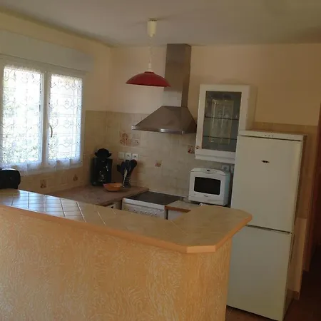 Villa Cozy Villa Situated In Saint-Germain-Sur-Ay With Parking Isigny-sur-Mer