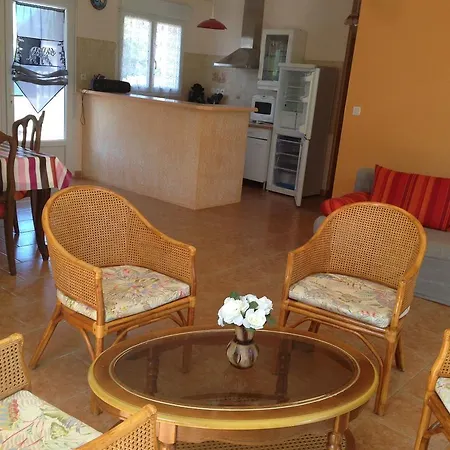 Cozy Villa Situated In Saint-Germain-Sur-Ay With Parking Villa Isigny-sur-Mer