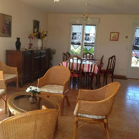 Villa Cozy Villa Situated In Saint-Germain-Sur-Ay With Parking *